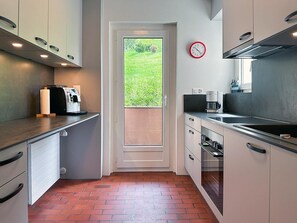Fridge, oven, dishwasher, cookware/dishes/utensils - Chesa Viola by Interhome (Pontresina)