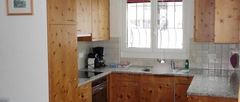 Réfrigérateur, four, lave-vaisselle