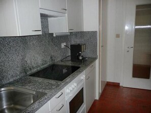 Fridge, oven, dishwasher, cookware/dishes/utensils - Chesa Viola Dachwohnung by Interhome (Pontresina)