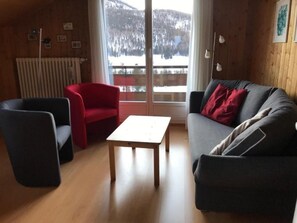 TV - Chesa Viola Dachwohnung by Interhome (Pontresina)