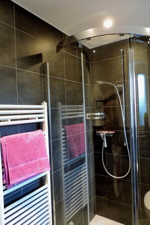 Towels - Chesa Bohner, Bergbahnen und ÖV im Sommer inkl. by Interhome (Pontresina)