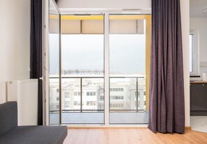 TV - Ursus Spacious Apartment (Warszawa)