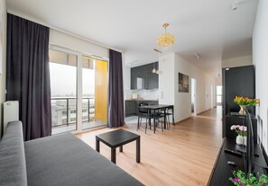 TV - Ursus Spacious Apartment (Warszawa)