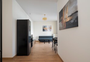 TV - Ursus Spacious Apartment (Warszawa)