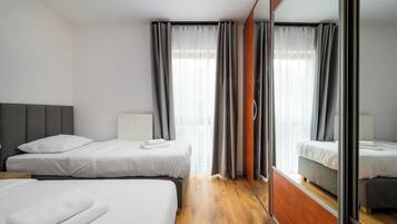 Iron/ironing board, WiFi, bed sheets