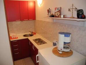 Fridge, cookware/dishes/utensils - Studio mit eigener Terrasse by Interhome (Crikvenica)