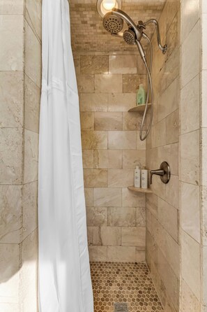 Dusche, Handtücher, Seife, Toilettenpapier