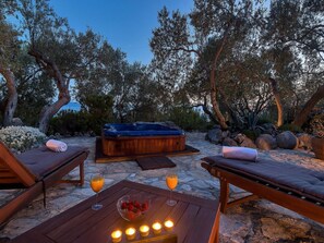 Outdoor spa tub - Vacation home Dora by Interhome (Makarska)