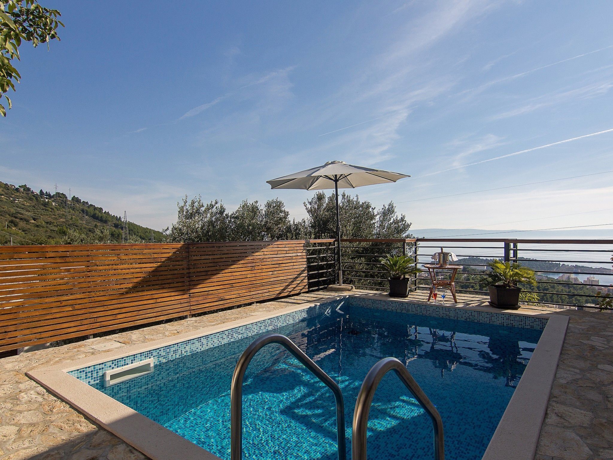 حمّام سباحة مُدفَّأ