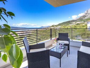 Terrace/patio - Apartman Ruzmarin by Interhome (Makarska)