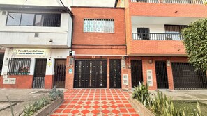 Exterior - Laureles Co-Living Casa 5 habitaciones (Medellín)