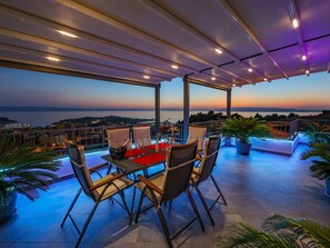 Outdoor dining - Penthousewohnung mit Whirlpool und Meerblick by Interhome (Makarska)