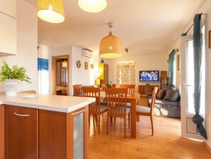 Dining - Wohnung "Slavija" mit Whirlpool by Interhome (Makarska)