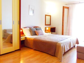Internet - "Garbin Ventus Makarska" by Interhome (Makarska)