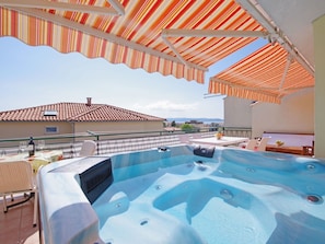 Outdoor dining - Apartment mit drei Schlafzimmern, Whirlpool und by Interhome (Makarska)