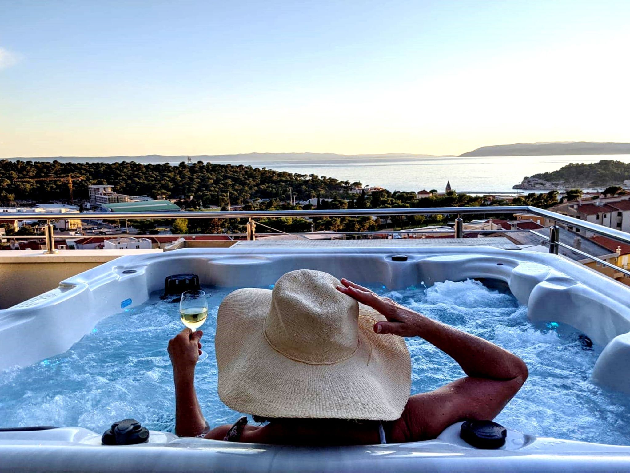 Tina de hidromasaje al aire libre