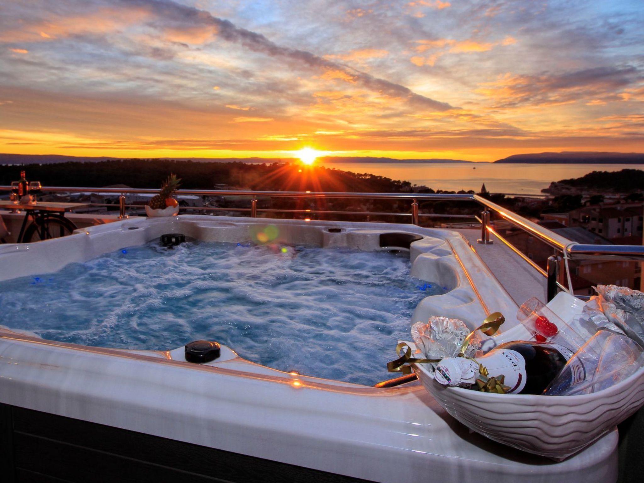 Outdoor spa tub