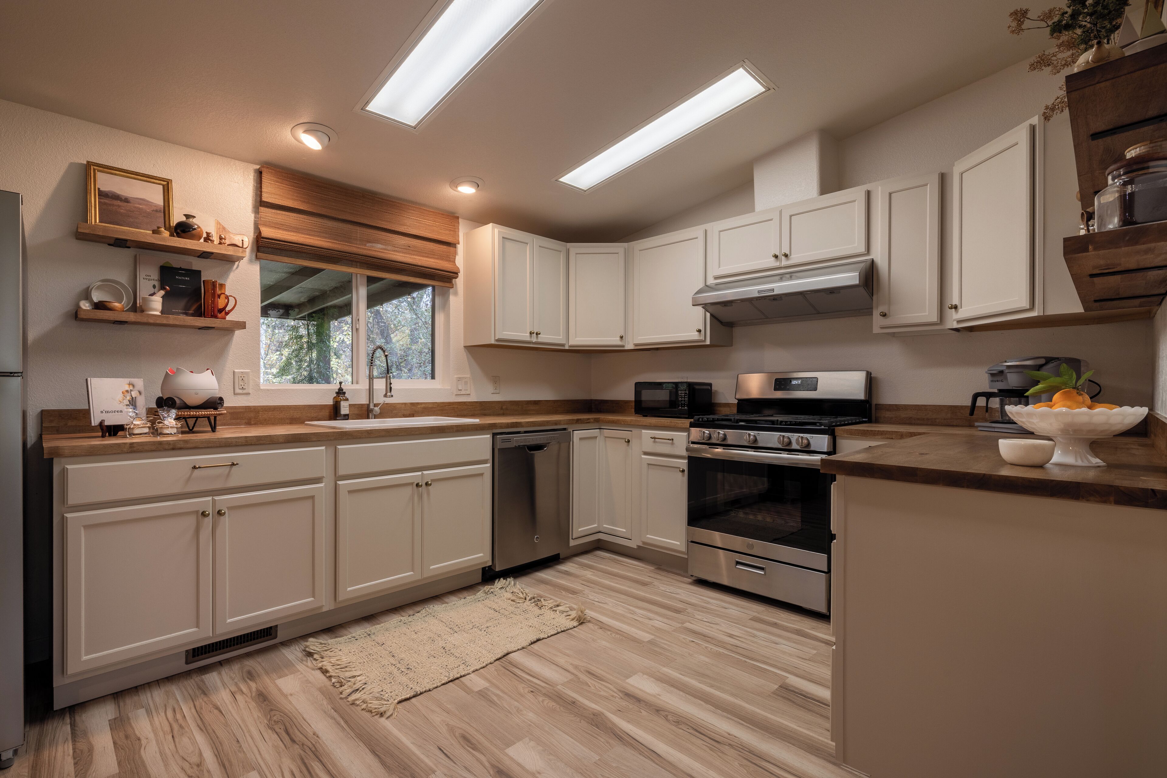 雪櫃、微波爐、焗爐、爐具