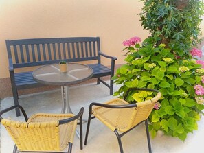 Terrace/patio - Studio-Apartment mit Terrasse und Parkplatz by Interhome (Krk/Baška)