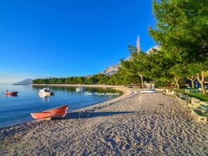 Beach - Ozzi mit privatem Pool by Interhome (Makarska)