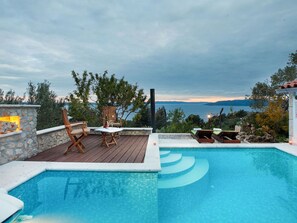 A heated pool - Villa Kety mit Pool by Interhome (Makarska)