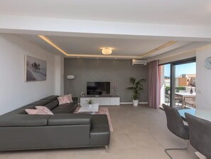 TV - Villa VID by Interhome (Makarska)