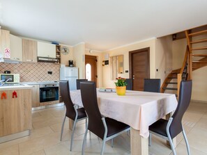 Dining - In der Nähe des Meeres, schöne und moderne Wohnung by Interhome (Krk/Milohnići)