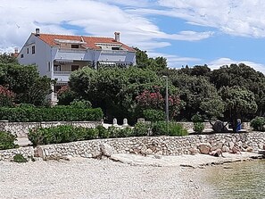 Exterior - "Mia" mit Blick auf das Wasser by Interhome (Kolan)