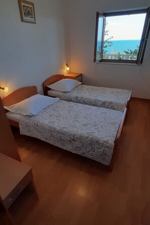 Internet - "Mia" mit Blick auf das Wasser by Interhome (Kolan)
