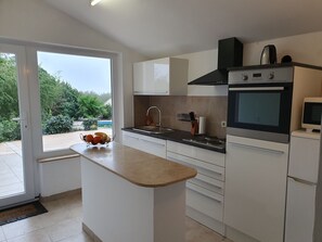 Fridge, microwave, oven, dishwasher - Apartment "Lavendel" mit Meerblick by Interhome (Krk/Milohnići)