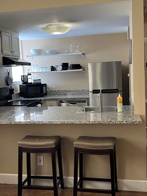 Microwave, oven, stovetop, dishwasher - Remodeled studio in the heart of  historic downtown Durango! (Durango)