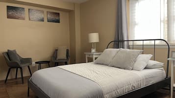 Iron/ironing board, WiFi, bed sheets