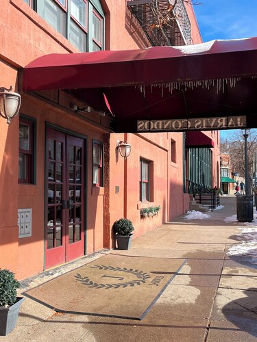 Remodeled studio in the heart of  historic downtown Durango!