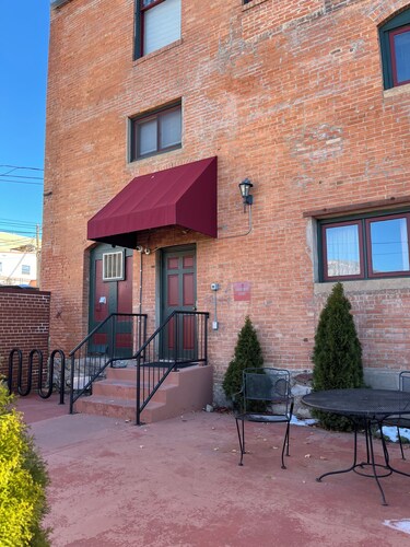 Remodeled studio in the heart of  historic downtown Durango!