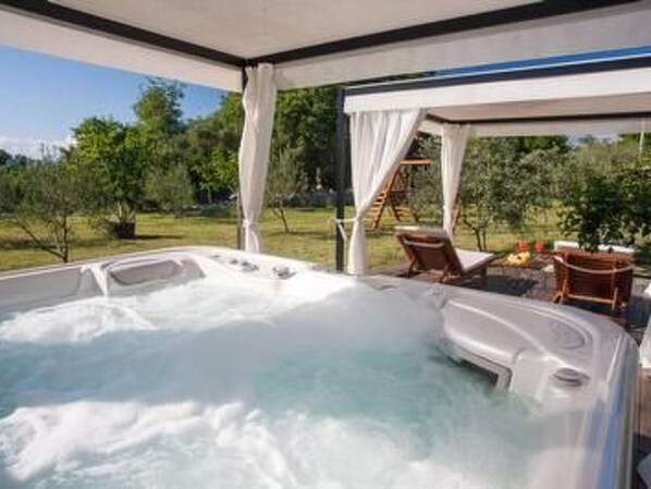 Outdoor spa tub - "VillaTonka auf der Insel Krk, Malinska" by Interhome (Krk/Milohnići)