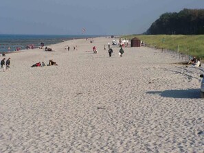 Beach - Strandnahe Wohnung mit Terrasse und Parkplatz by Interhome (Ostseebad Zingst)