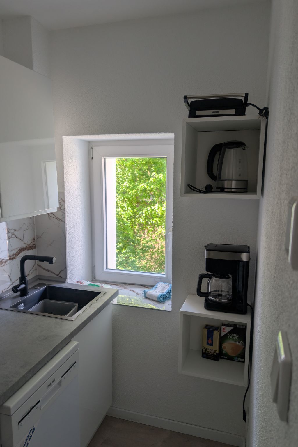 Kühlschrank, Ofen, Geschirrspüler, Kochgeschirr/Geschirr/Besteck