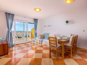 Dining - Wohnung mit Balkon und Meerblick by Interhome (Crikvenica)