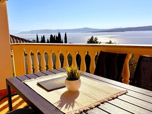 Outdoor dining - Wohnung mit Balkon und Meerblick by Interhome (Crikvenica)