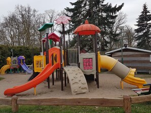 Children’s area - Gemütliches Schwedenhäuschen mit Terrasse by Interhome (Alt Jassewitz)