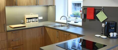 雪櫃、焗爐、洗碗機、廚房用具/餐具/器皿