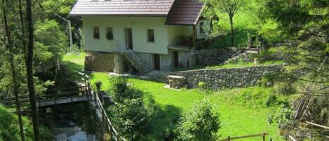 المنشأة من الخارج