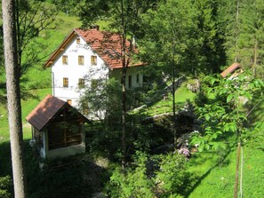 Exterior - Geräumiges Ferienhaus inmitten der Natur by Interhome (Donja Trebusa)