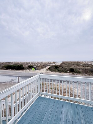 Property grounds - Family Tides~Steps to Sand~Pool!~Fun for All! (Oak Island)
