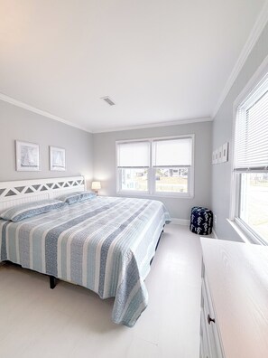 5 bedrooms, desk, iron/ironing board, travel crib - Family Tides~Steps to Sand~Pool!~Fun for All! (Oak Island)
