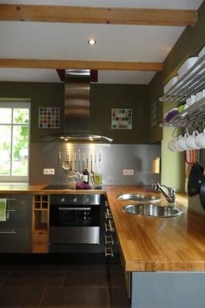 Fridge, microwave, oven, dishwasher - in Klein Meckelsen mit Garten by Interhome (Klein Meckelsen)