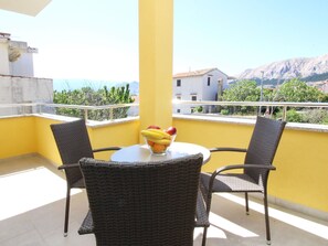 Outdoor dining - Modern eingerichtete Apartment für 4 Personen, Klimatisiert, freie Parkplatz un by Interhome (Krk/Baška)