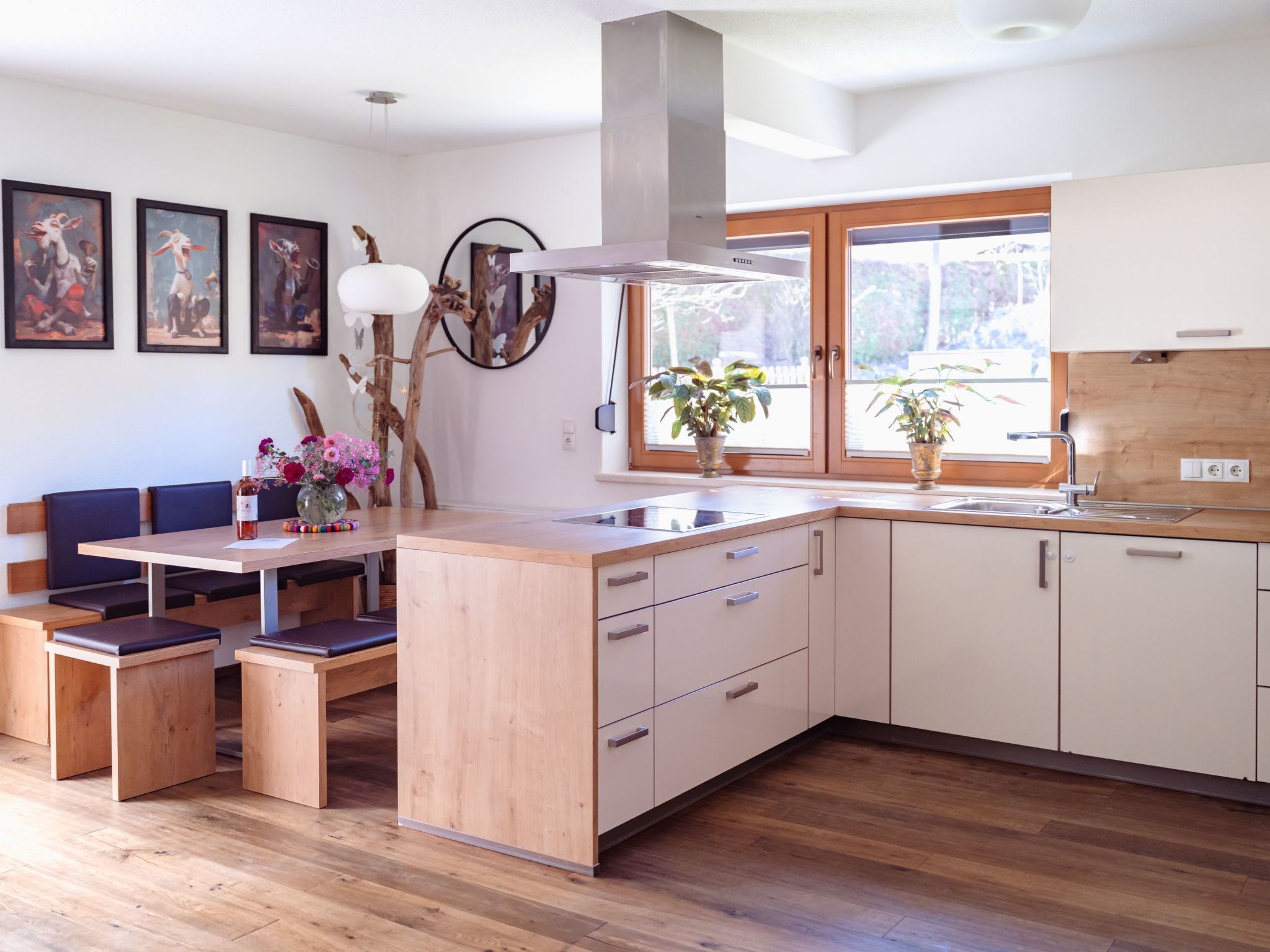 Fridge, oven, dishwasher, cookware/dishes/utensils