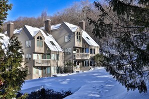 Exterior - Peak & Pillow Condo at Fall Line on Shuttle Route (Killington)