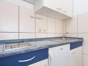 Fridge, cookware/dishes/utensils - Mrakovcic5 by Interhome (Krk/Baška)